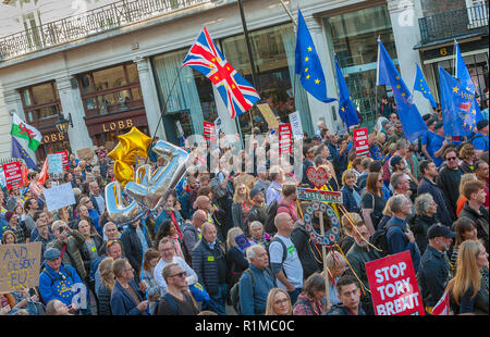 Abstimmung der März, rund 700000 Menschen marschierten durch London fordern einen Völker Abstimmung über Brexit. Samstag, den 20. Oktober 2018 Stockfoto