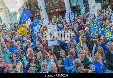 Abstimmung der März, rund 700000 Menschen marschierten durch London fordern einen Völker Abstimmung über Brexit. Samstag, den 20. Oktober 2018 Stockfoto