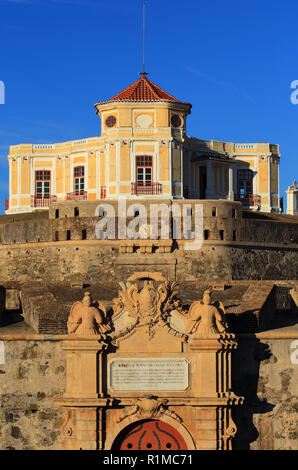 Portugal, Alentejo Elvas. Eine reich verzierte Tor in der historischen Unserer Lieben Frau von Grace fort. Der Grenzstadt Elvas ist ein UNESCO-Weltkulturerbe. Stockfoto