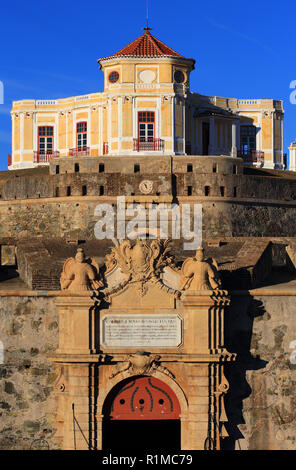 Portugal, Alentejo Elvas. Eine reich verzierte Tor in der historischen Unserer Lieben Frau von Grace fort. Der Grenzstadt Elvas ist ein UNESCO-Weltkulturerbe. Stockfoto