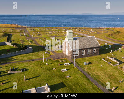 Innri Njadvik Kirche, die Reykjanes Halbinsel, Island. Dieses Bild ist mit einer Drohne erschossen. Stockfoto