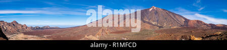 Panoramablick über die Llano de Ucanca um Vergangenheit Teide zu Montana Blanco in der Las Canadas del Teide National Park, Teneriffa, Kanarische Inseln, Spai Stockfoto