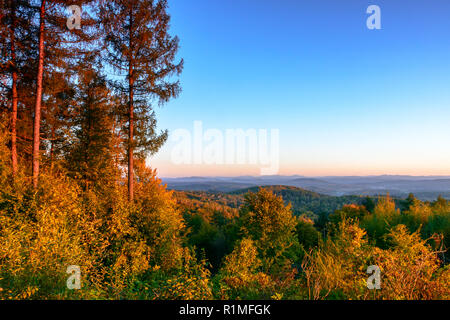 Bieszczady Berge bei Sonnenuntergang. Stockfoto