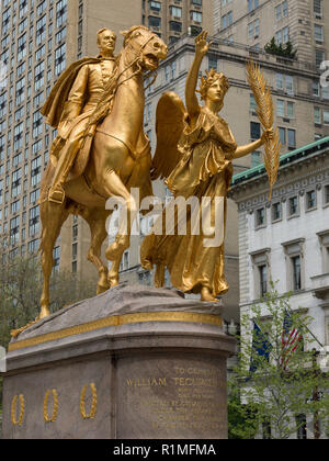 Goldene Statue von General William Tecumseh Sherman in Grand Army Plaza, Central Park, Manhattan, New York City, USA Stockfoto