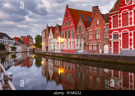 Brügge Canal bei Dämmerung, Belgien Stockfoto