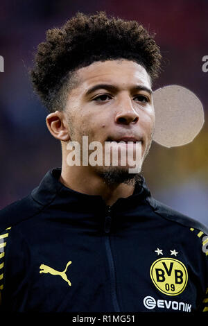 MADRID, Spanien - November 06: Jadon Sancho von Borussia Dortmund sieht vor der Gruppe ein Spiel der UEFA Champions League zwischen Club Atlético de Madrid und Borussia Dortmund im Estadio Metropolitano Wanda am 6. November 2018 in Madrid, Spanien. (MB) Stockfoto