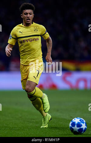 MADRID, Spanien - November 06: Jadon Sancho von Borussia Dortmund in Aktion in der Gruppe ein Spiel der UEFA Champions League zwischen Club Atlético de Madrid und Borussia Dortmund im Estadio Metropolitano Wanda am 6. November 2018 in Madrid, Spanien. (MB) Stockfoto