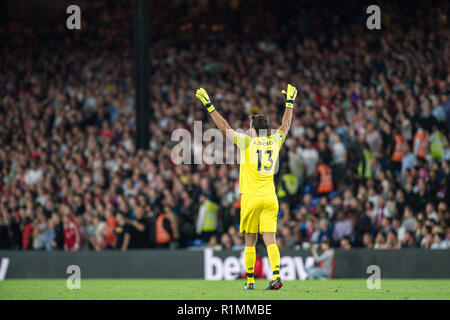 LONDON, ENGLAND - 20. August: (13) Alisson Becker während der Premier League Match zwischen Crystal Palace und dem FC Liverpool an Selhurst Park am 20. August 2018 in London, Vereinigtes Königreich. MB Media Stockfoto