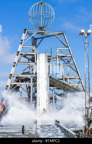 Great Yarmouth Pleasure Beach Fahrgeschäfte Wildwasserbahn Wasser ride South Beach Parade Great Yarmouth in Norfolk England GB UK Europa Stockfoto