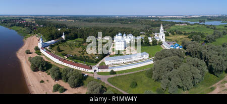 Antenne panorama Blick auf St. George (yuriev) Orthodoxen Männlich Kloster in Weliki Nowgorod, Russland Stockfoto