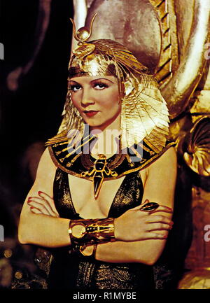 Cleopatra ist ein 1934 Epic Film unter der Regie von Cecil B DeMille und von Paramount Pictures, der erzählt die Geschichte von Kleopatra VII. von Ägypten verteilt. Es wurde von Waldemar Junge, Vincent Lawrence und Bartlett Cormack geschrieben und produziert und von Cecil B DeMille geleitet. Claudette Colbert Sterne als Cleopatra, Warren William wie Julius Caesar, und Henry Wilcoxon wie Mark Antony. Hollywood Foto Archiv/MediaPunch Stockfoto