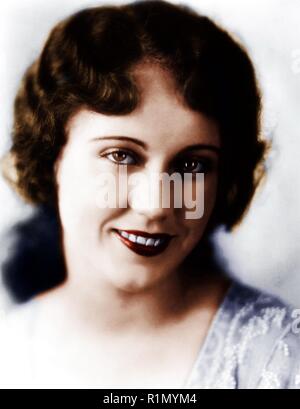 Vina Fay Wray (15. September 1907 bis 8. August 2004) war ein Kanadisch-Schauspielerin am meisten bekannt für die Hauptrolle als Ann Darrow im Film 1933 King Kong. Durch eine Karriere, die fast sechs Jahrzehnte überspannt, Wray internationale Anerkennung als Darstellerin in Horrorfilmen erreicht. Sie ist einer der ersten Sahne Queens' betitelt worden. Hollywood Foto Archiv/MediaPunch Stockfoto