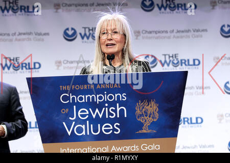 NEW YORK, NY - 05.Mai: Miriam Adelson in die Teilnahme an der 4. jährlichen Meister der Jüdischen Werte International Awards Gala im Marriott Marquis Times Square am 5. Mai 2016 in New York City. (Foto von Steve Mack/S.D. Mack Bilder) Stockfoto