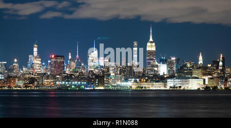 Das Empire State Building ist nicht so prominent, wie es einmal war in die wachsende Skyline von New York City Stockfoto