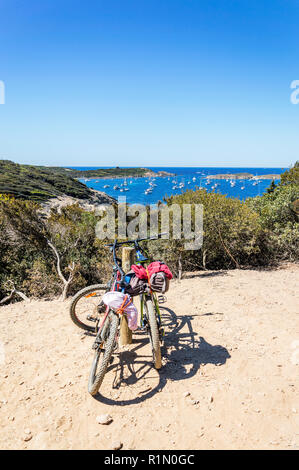 Fahrrad Reise in einem Wald auf der Insel Porquerolles Stockfoto