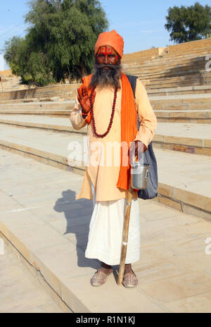 Heiligen Sadhu Männer mit traditionellen bemaltem Gesicht in Indien Stockfoto