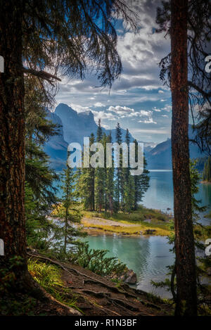 Weltberühmte Spirit Island auf Maligne Lake im Jasper National Park, Alberta, Kanada. Stockfoto