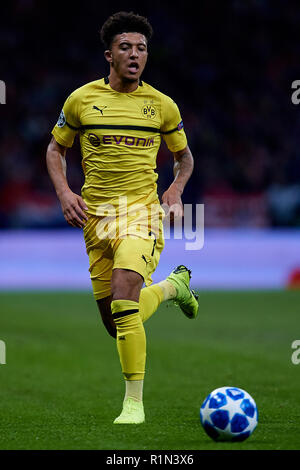 MADRID, Spanien - November 06: Jadon Sancho von Borussia Dortmund in Aktion in der Gruppe ein Spiel der UEFA Champions League zwischen Club Atlético de Madrid und Borussia Dortmund im Estadio Metropolitano Wanda am 6. November 2018 in Madrid, Spanien. (MB) Stockfoto