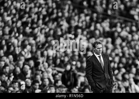 BARCELONA, SPANIEN - 28. Oktober: (Anmerkung des Editors: Das Bild ist in Schwarz/Weiss umgewandelt wurde) Julen Lopetegui Head Coach von Real Madrid CF auf während der Liga Match zwischen dem FC Barcelona und Real Madrid CF im Camp Nou am 28. Oktober 2018 in Barcelona, Spanien. David Aliaga/MB Media Stockfoto