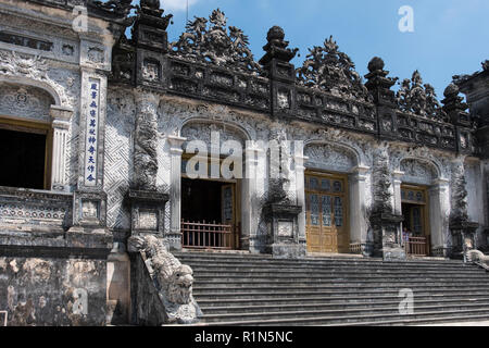 Grab von Khai Dịnh offiziell Ung Mausoleum in Chau Chu Berg in der Nähe von Hue Vietnam Asien gebaut für Khai Dinh zwölften Kaiser der Nguyen Dynastie Stockfoto