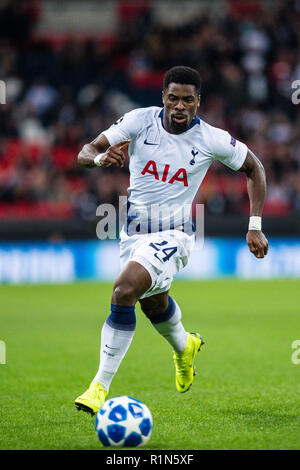 LONDON, ENGLAND - November 06: Serge Aurier von Tottenham Hotspur während der Gruppe B Spiel der UEFA Champions League zwischen den Tottenham Hotspur und PSV im Wembley Stadion am 6. November 2018 in London, Vereinigtes Königreich. (MB) Stockfoto