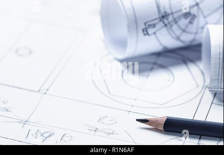 Bleistift und Brötchen mit einer Zeichnung vor dem Hintergrund der Zeichnung details Stockfoto