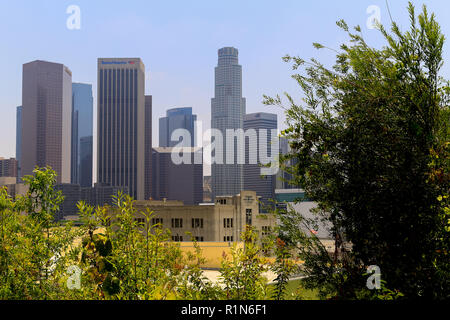 Los Angeles, Kalifornien, USA - 30. Mai 2017: Ansicht der Turm Gebäude in der Innenstadt von Los Angeles. In der Vista Hermosa Naturpark fotografiert. In Stockfoto