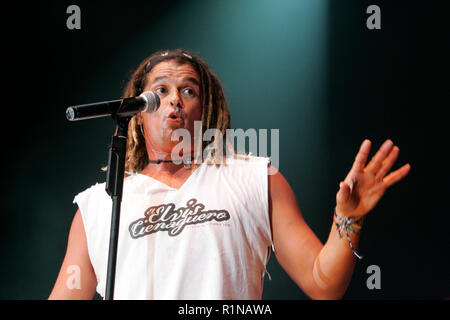 Carlos Vives führt im Konzert an der American Airlines Arena in Miami, Florida, am 13. August 2005. Stockfoto