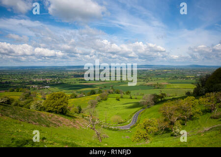 Coaley Peak Aussichtspunkt Blick über The Severn Vale von Cotswold Böschung in der Nähe von Nympsfield, Gloucestershire, UK Stockfoto