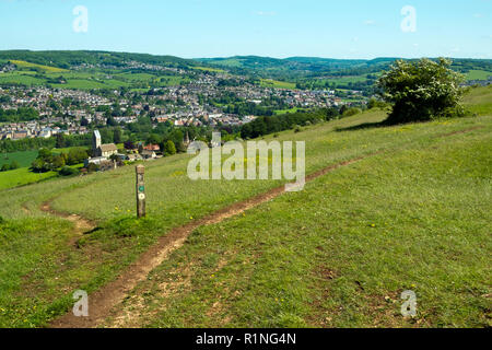 Blick auf die Stroud Täler aus der Cotswold Way langen Fußweg auf gemeinsame Selsley in der Nähe von Stroud, Gloucestershire, Cotswolds, Großbritannien Stockfoto