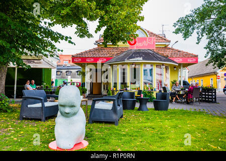 Das 'Cafe im Park. Parnu - Pärnu -, Pärnu County, Estland, Baltikum, Europa. Stockfoto