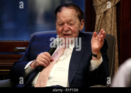 NEW YORK, NEW YORK - 14. März: Großindustriellen Sheldon Adelson im Gespräch mit Rabbi Shmuley Boteach auf der ganzen Welt Werte Netzwerk am 14. März 2016 in New York City. (Foto von Steve Mack/S.D. Mack Bilder) Stockfoto