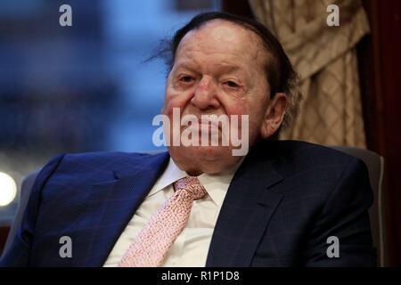 NEW YORK, NEW YORK - 14. März: Großindustriellen Sheldon Adelson im Gespräch mit Rabbi Shmuley Boteach auf der ganzen Welt Werte Netzwerk am 14. März 2016 in New York City. (Foto von Steve Mack/S.D. Mack Bilder) Stockfoto