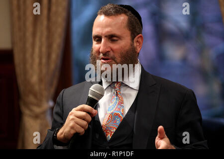 NEW YORK, NEW YORK - 14. März: Rabbi Shmuley Boteach im Gespräch mit Großindustriellen Sheldon Adelson auf der ganzen Welt Werte Netzwerk am 14. März 2016 in New York City. (Foto von Steve Mack/S.D. Mack Bilder) Stockfoto