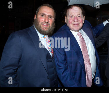 NEW YORK, NEW YORK - 14. März: Rabbi Shmuley Boteach im Gespräch mit Großindustriellen Sheldon Adelson auf der ganzen Welt Werte Netzwerk am 14. März 2016 in New York City. (Foto von Steve Mack/S.D. Mack Bilder) Stockfoto