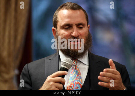 NEW YORK, NEW YORK - 14. März: Rabbi Shmuley Boteach im Gespräch mit Großindustriellen Sheldon Adelson auf der ganzen Welt Werte Netzwerk am 14. März 2016 in New York City. (Foto von Steve Mack/S.D. Mack Bilder) Stockfoto