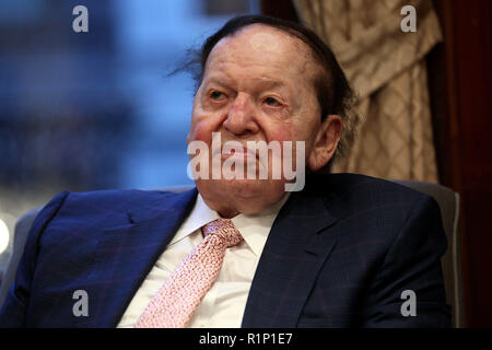 NEW YORK, NEW YORK - 14. März: Großindustriellen Sheldon Adelson im Gespräch mit Rabbi Shmuley Boteach auf der ganzen Welt Werte Netzwerk am 14. März 2016 in New York City. (Foto von Steve Mack/S.D. Mack Bilder) Stockfoto