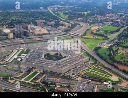 Luftaufnahme Der Usa Pentagon Das Verteidigungsministerium Hauptsitz In Arlington Virginia In Der Nahe Von Washington Dc Mit I 395 Freeway Und T Stockfotografie Alamy