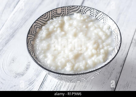 Schüssel congee - asiatische Reisbrei Stockfoto
