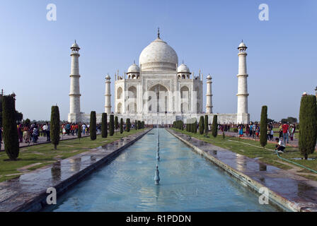 Das Taj Mahal ist ein weißer Marmor Mausoleum in Agra, Indien von Großmogul Shah Jahan zum Gedenken an seine Frau Mumtaz Mahal erbaut. Stockfoto
