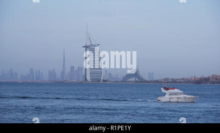 Das Burj Al Arab ist ein Luxushotel in Dubai, die Dritte höchstes Hotel der Welt Stockfoto