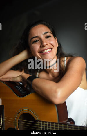 La Lovo, Sänger und Songwriter aus Medellin, Kolumbien Stockfoto