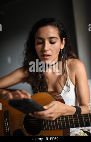 La Lovo, Sänger und Songwriter aus Medellin, Kolumbien Stockfoto