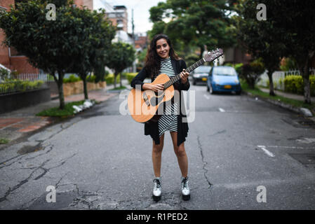 La Lovo, Sänger und Songwriter aus Medellin, Kolumbien Stockfoto