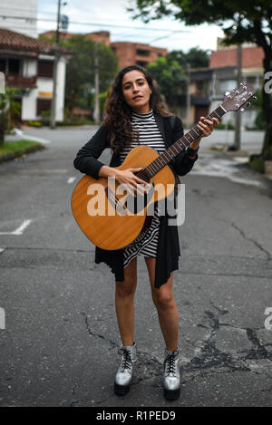 La Lovo, Sänger und Songwriter aus Medellin, Kolumbien Stockfoto