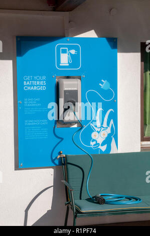 Elektroauto Ladestation in Neustift, Stubaital, Tirol, Österreich fotografiert. Stockfoto