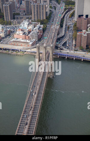 Helikopter Luftbild von Brooklyn Bridge, New York, USA Stockfoto