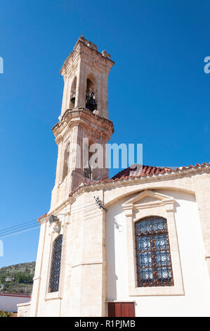 Glockenturm des Klosters des Heiligen Kreuzes (Timios Stavros), Omodos (Troodos Berge), Limassol District, Republik Zypern Stockfoto