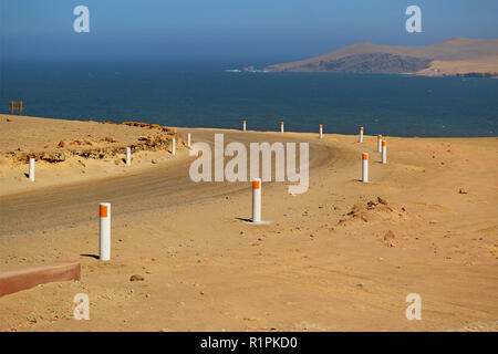 Die Wüste Straße entlang dem Meer, Paracas National Reserve in ICA-Region von Peru Stockfoto