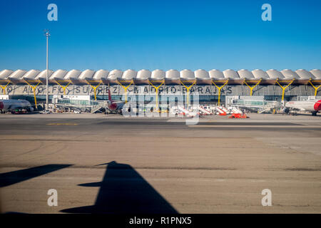 Landung am Flughafen Madrid Barajas einen frühen Iberia Express Flug, Spanien Stockfoto